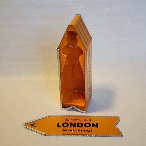 VEUVE CLICQUOT Arrow TIN LONDON Veuve Champagne Tin Destination - Picture 2 of 8